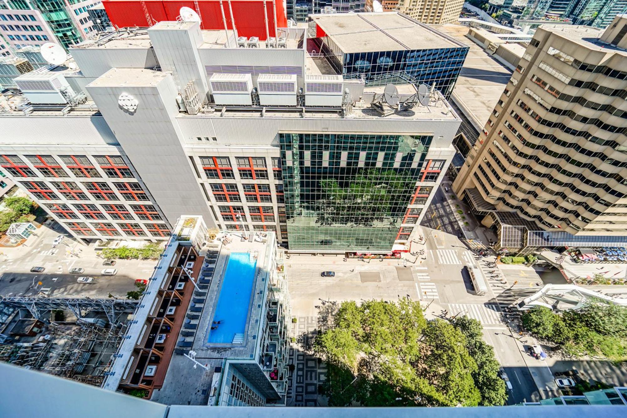 Chol Furnished Suites Heart Of Downtown Toronto, 2 Beds, Free Parking, Cn Tower View Buitenkant foto
