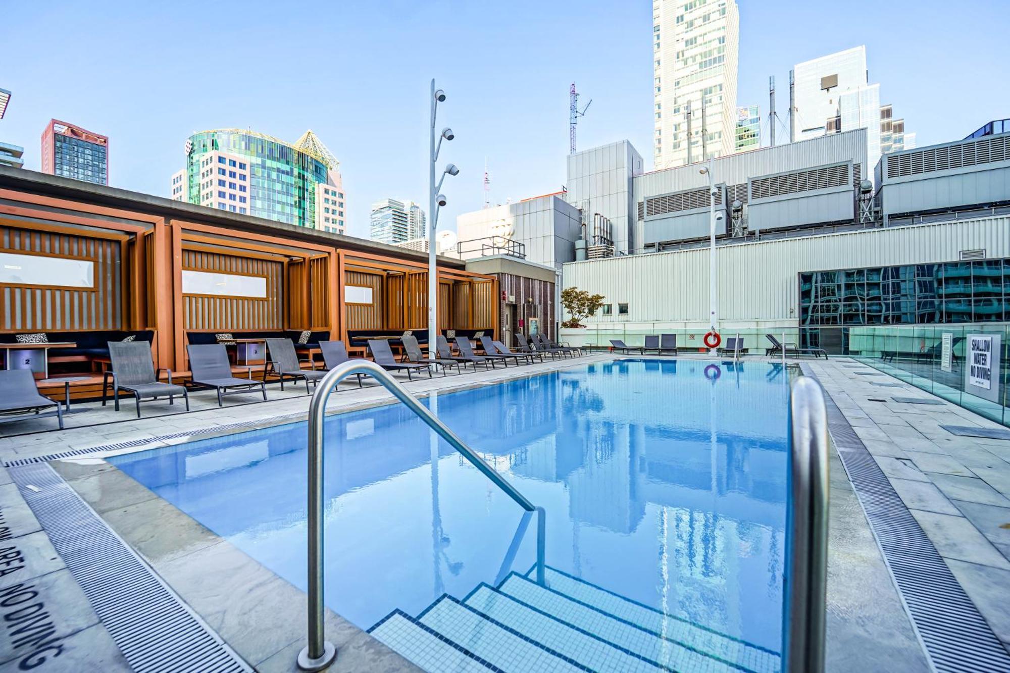 Chol Furnished Suites Heart Of Downtown Toronto, 2 Beds, Free Parking, Cn Tower View Buitenkant foto