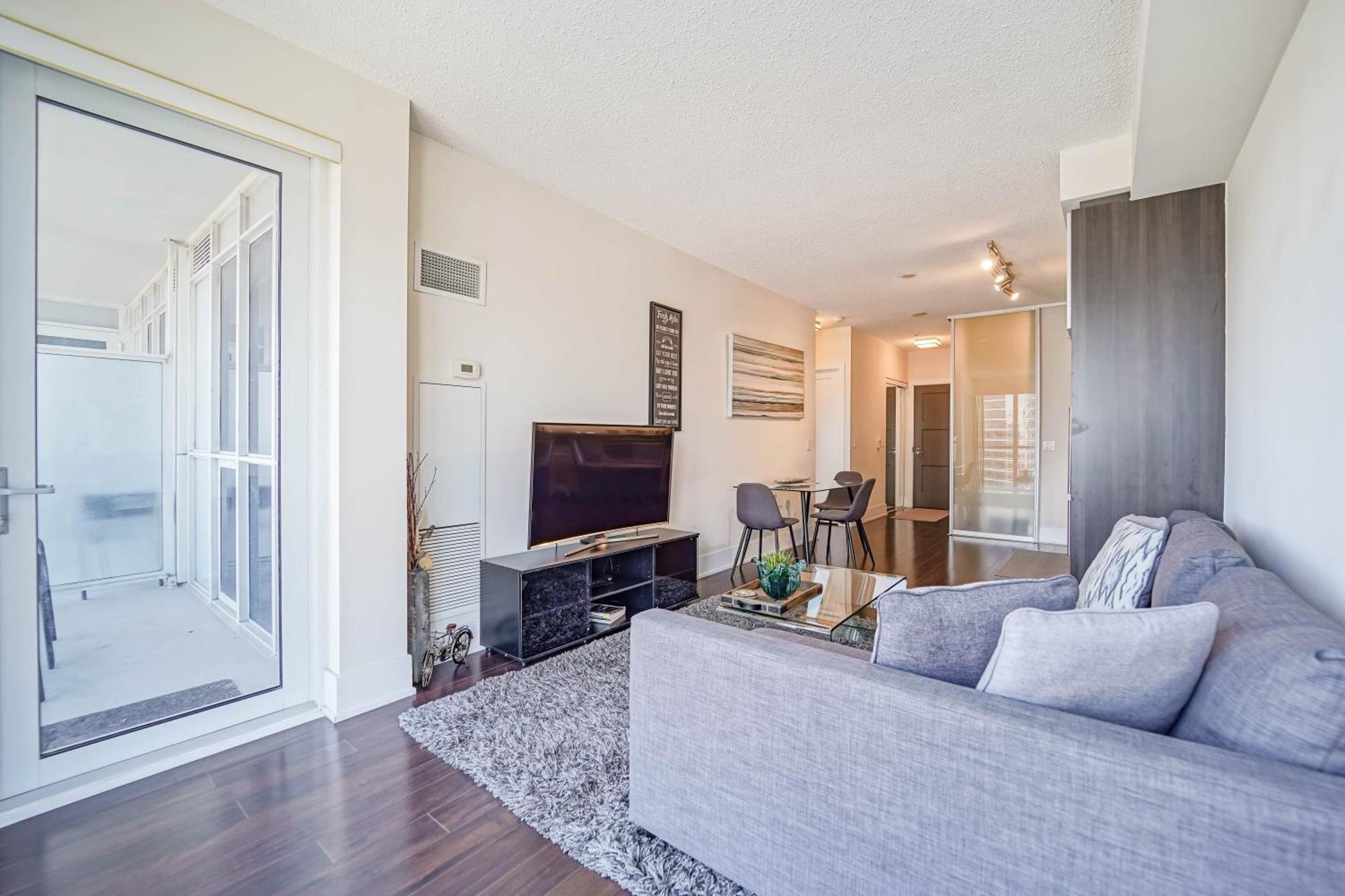 Chol Furnished Suites Heart Of Downtown Toronto, 2 Beds, Free Parking, Cn Tower View Buitenkant foto