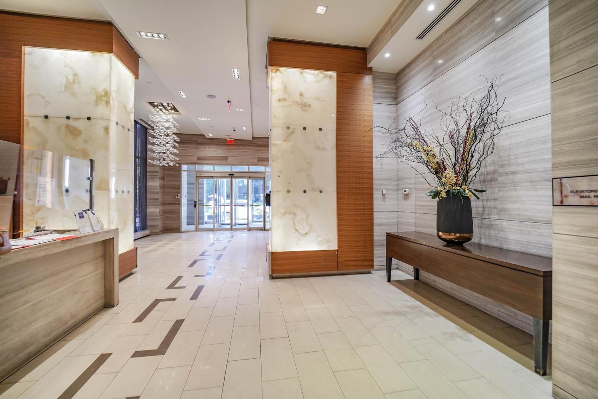 Chol Furnished Suites Heart Of Downtown Toronto, 2 Beds, Free Parking, Cn Tower View Buitenkant foto