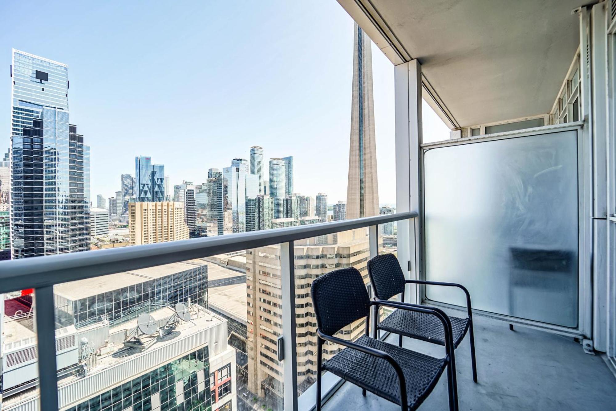 Chol Furnished Suites Heart Of Downtown Toronto, 2 Beds, Free Parking, Cn Tower View Buitenkant foto