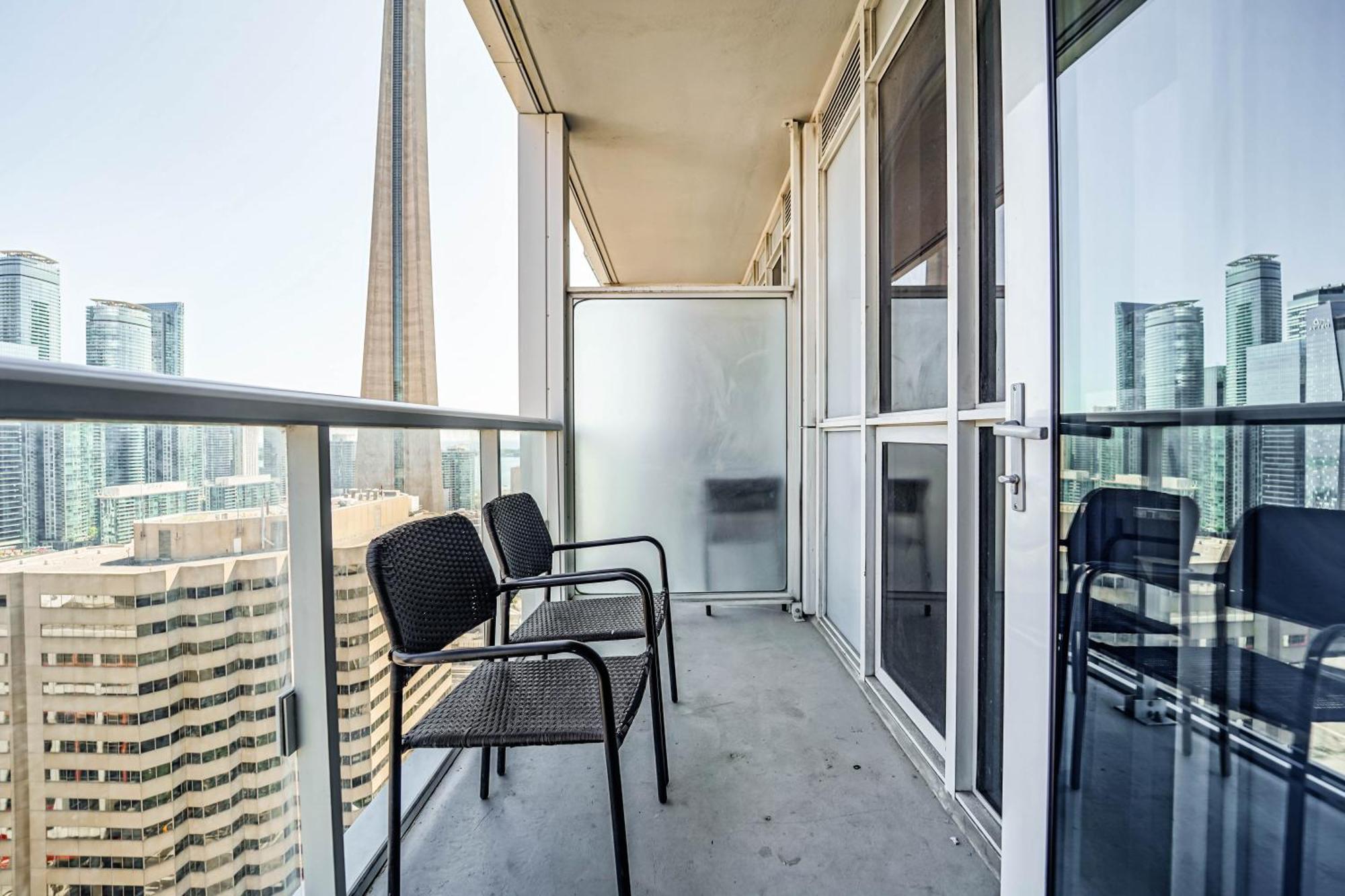Chol Furnished Suites Heart Of Downtown Toronto, 2 Beds, Free Parking, Cn Tower View Buitenkant foto