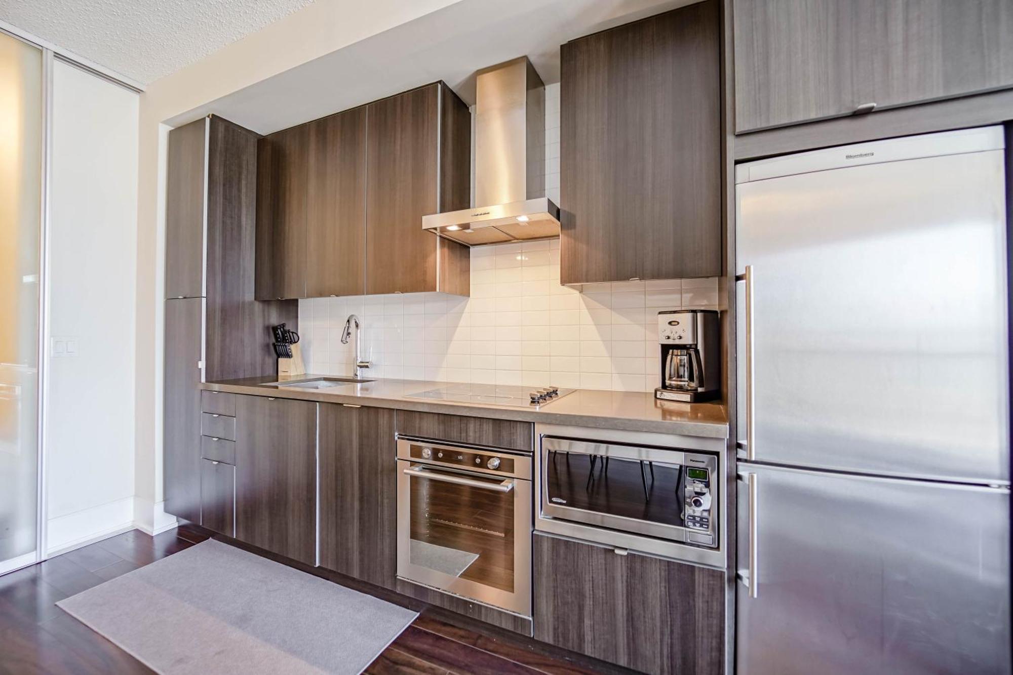 Chol Furnished Suites Heart Of Downtown Toronto, 2 Beds, Free Parking, Cn Tower View Buitenkant foto