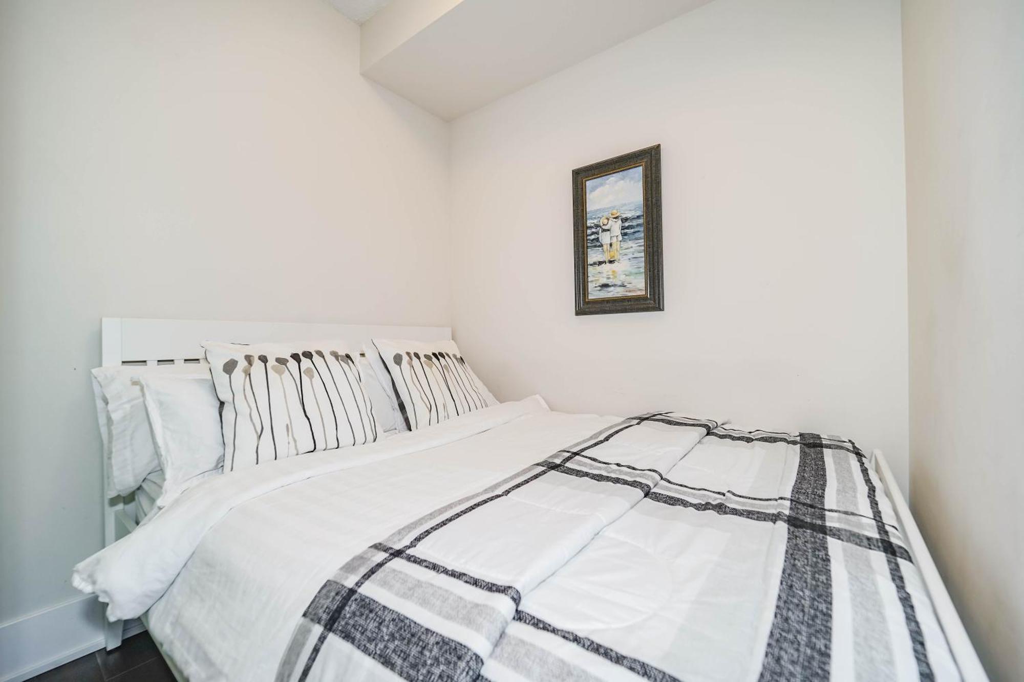 Chol Furnished Suites Heart Of Downtown Toronto, 2 Beds, Free Parking, Cn Tower View Buitenkant foto