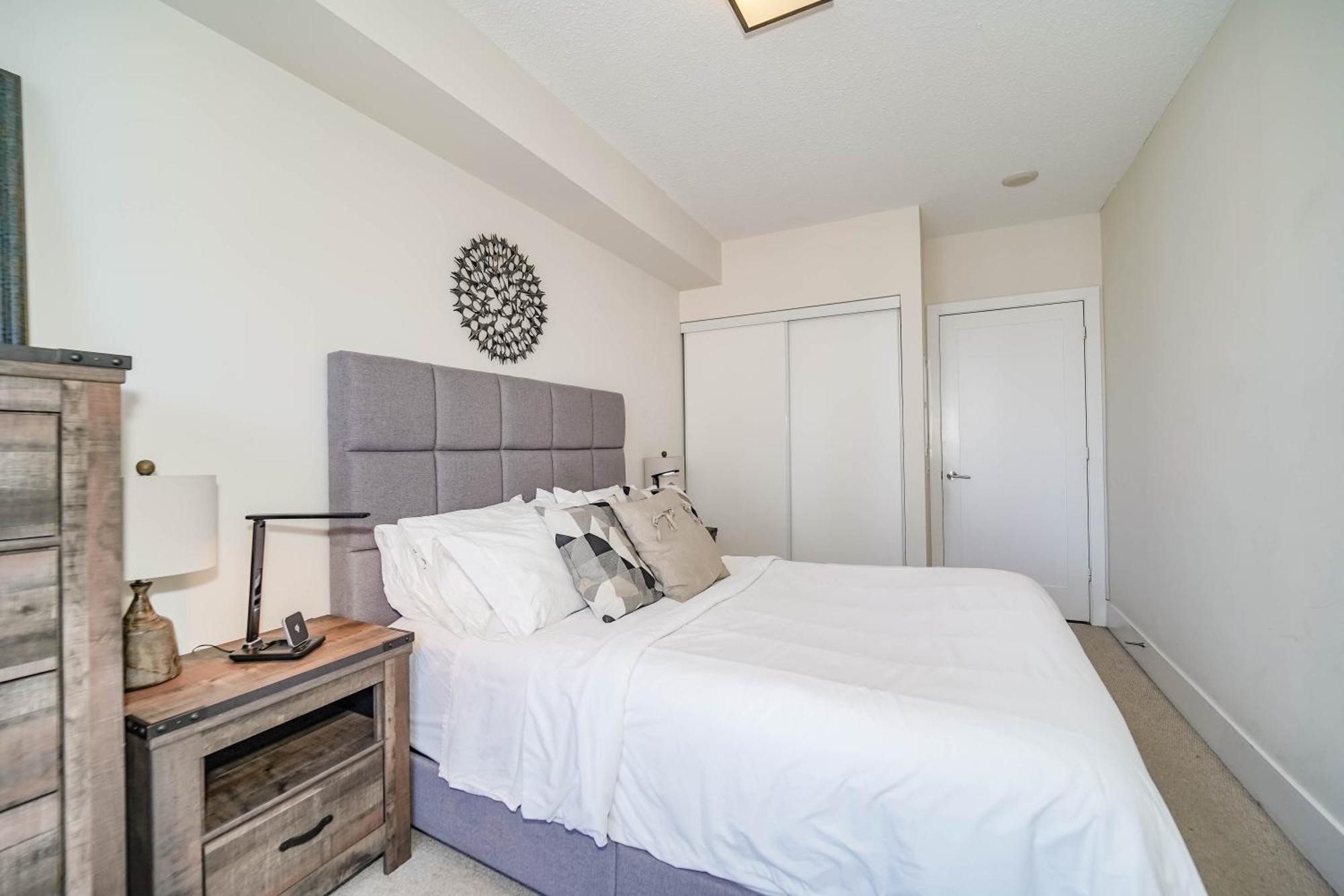 Chol Furnished Suites Heart Of Downtown Toronto, 2 Beds, Free Parking, Cn Tower View Buitenkant foto