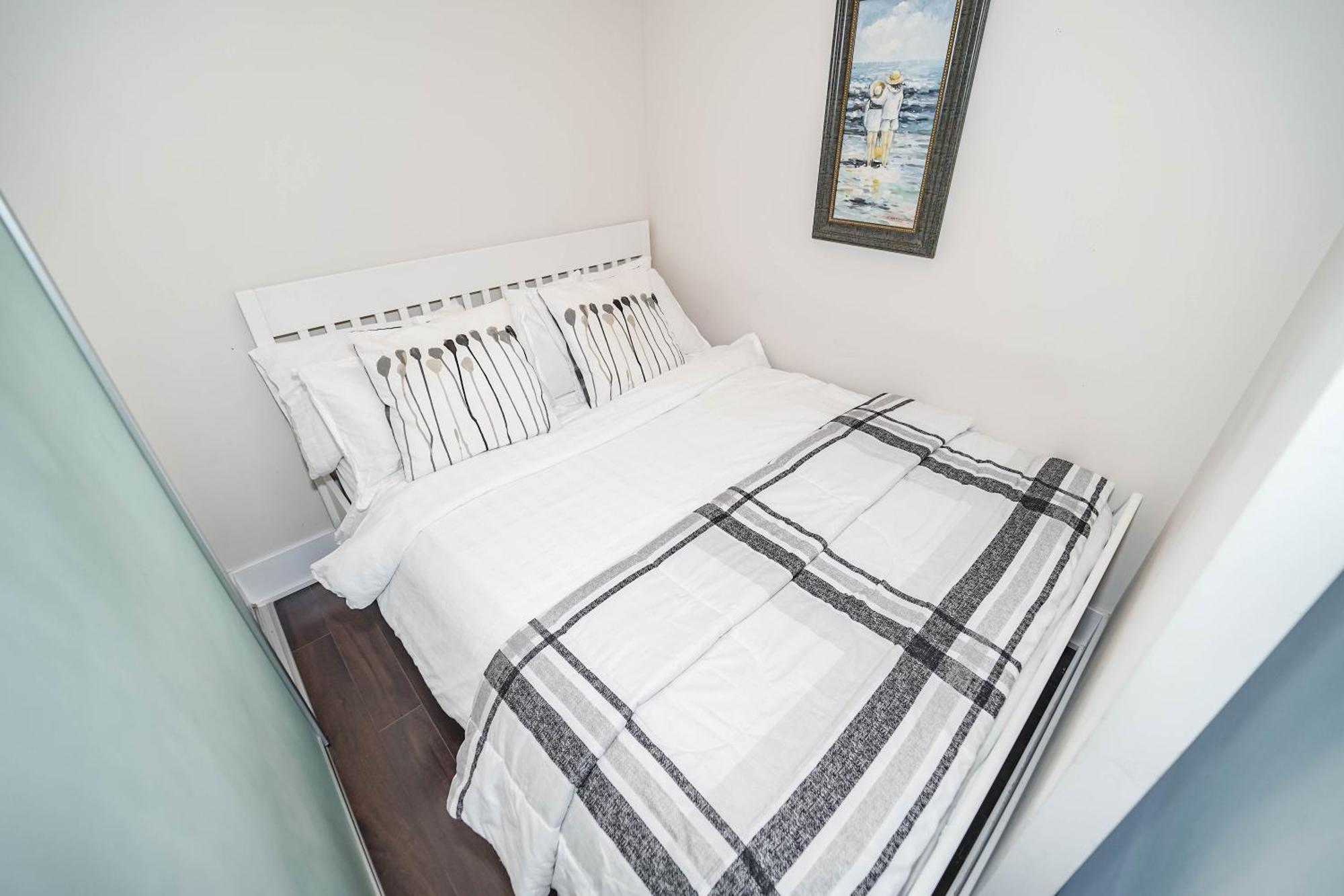 Chol Furnished Suites Heart Of Downtown Toronto, 2 Beds, Free Parking, Cn Tower View Buitenkant foto