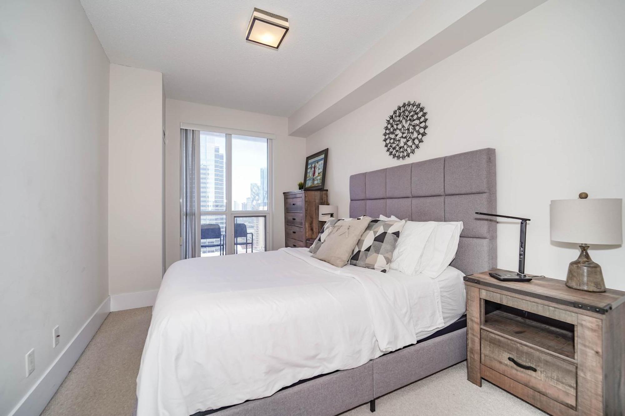 Chol Furnished Suites Heart Of Downtown Toronto, 2 Beds, Free Parking, Cn Tower View Buitenkant foto