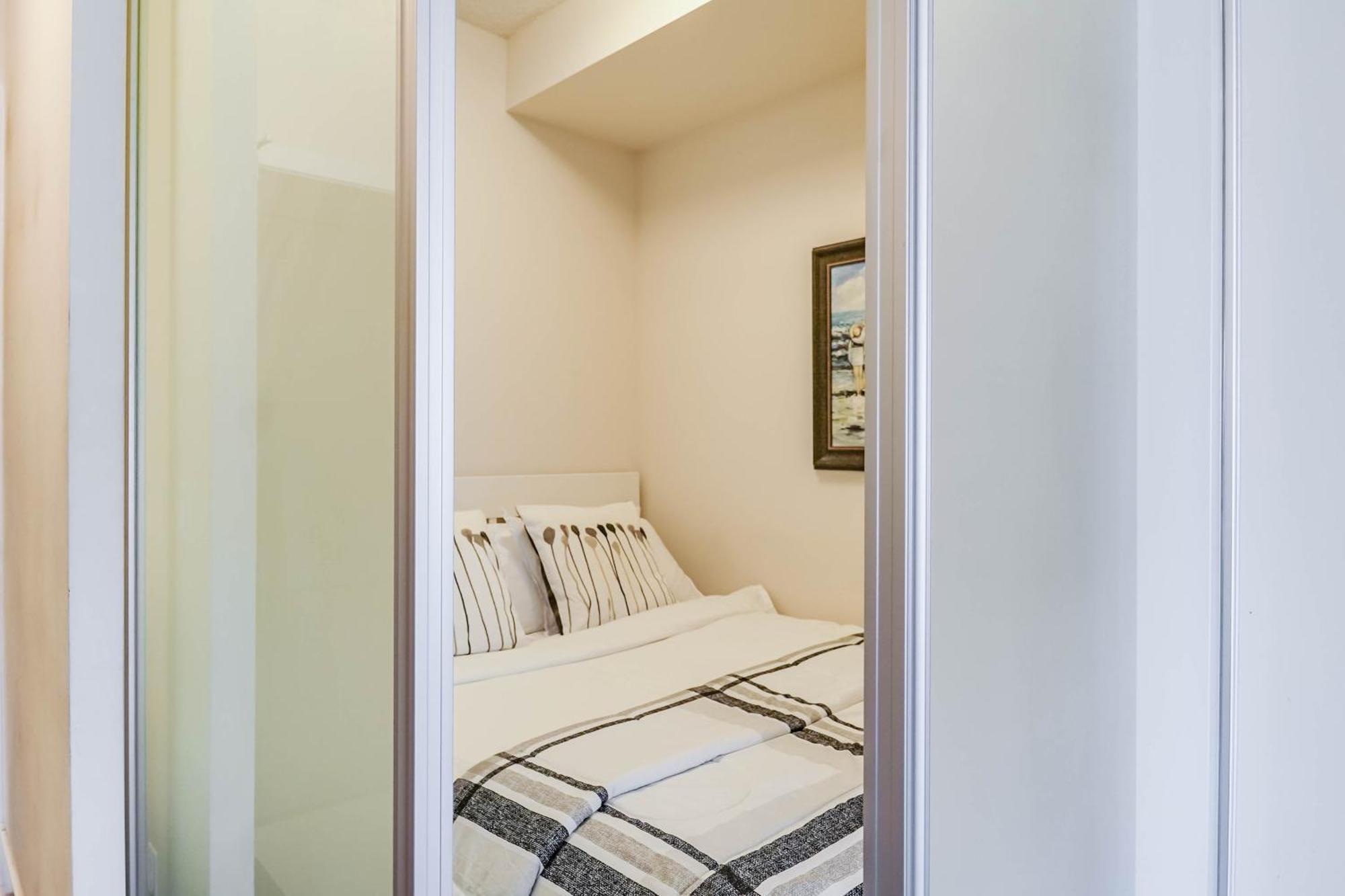 Chol Furnished Suites Heart Of Downtown Toronto, 2 Beds, Free Parking, Cn Tower View Buitenkant foto
