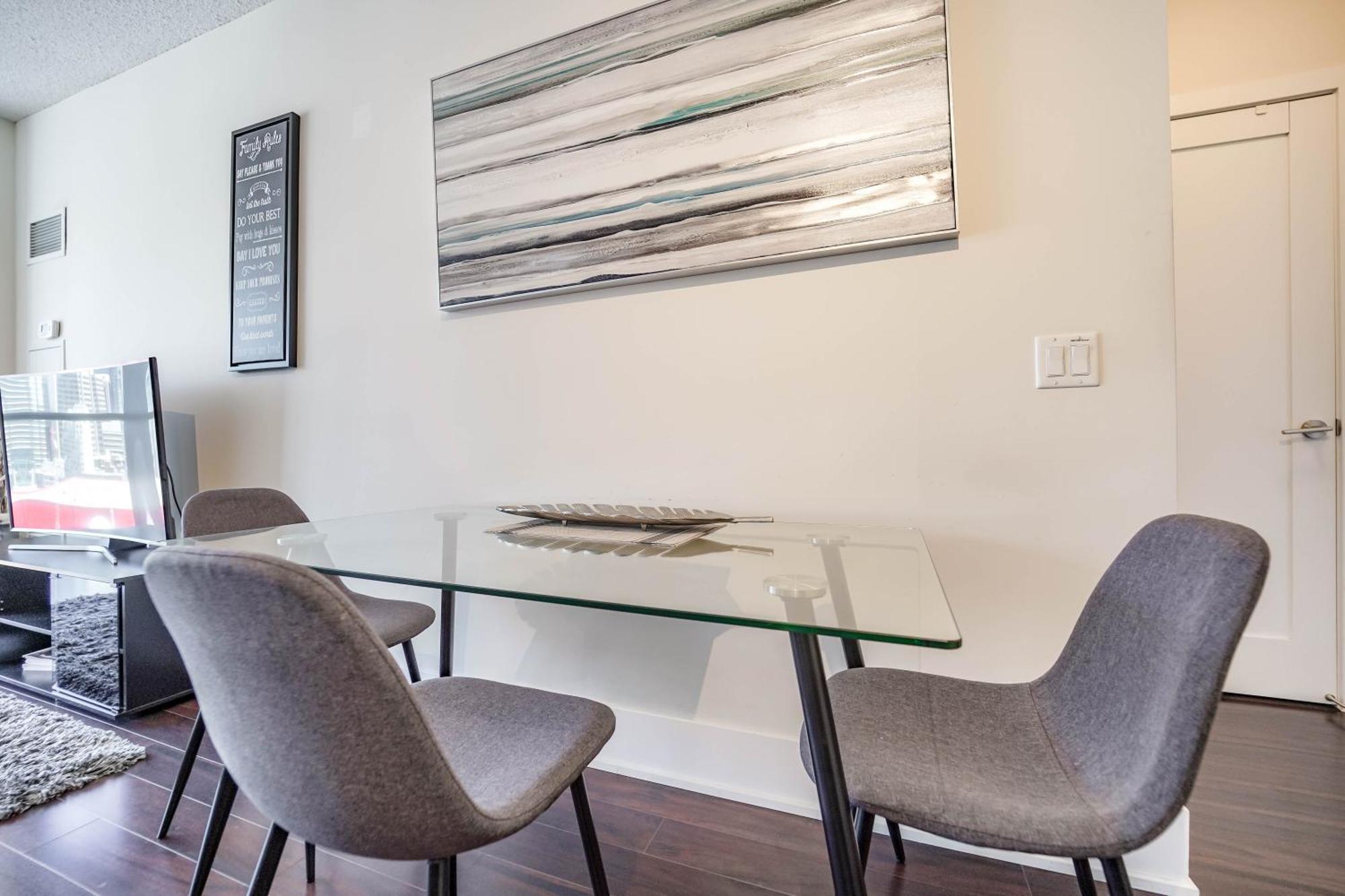 Chol Furnished Suites Heart Of Downtown Toronto, 2 Beds, Free Parking, Cn Tower View Buitenkant foto
