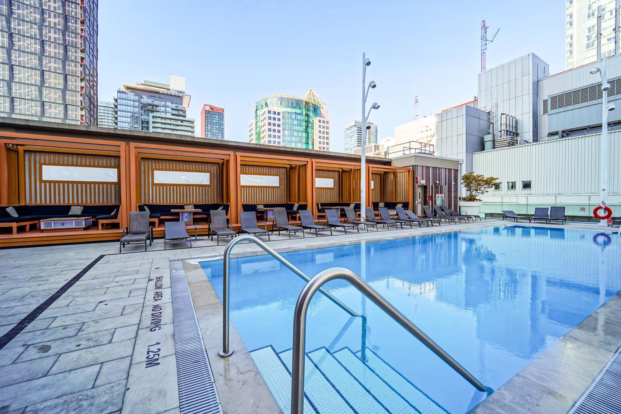 Chol Furnished Suites Heart Of Downtown Toronto, 2 Beds, Free Parking, Cn Tower View Buitenkant foto