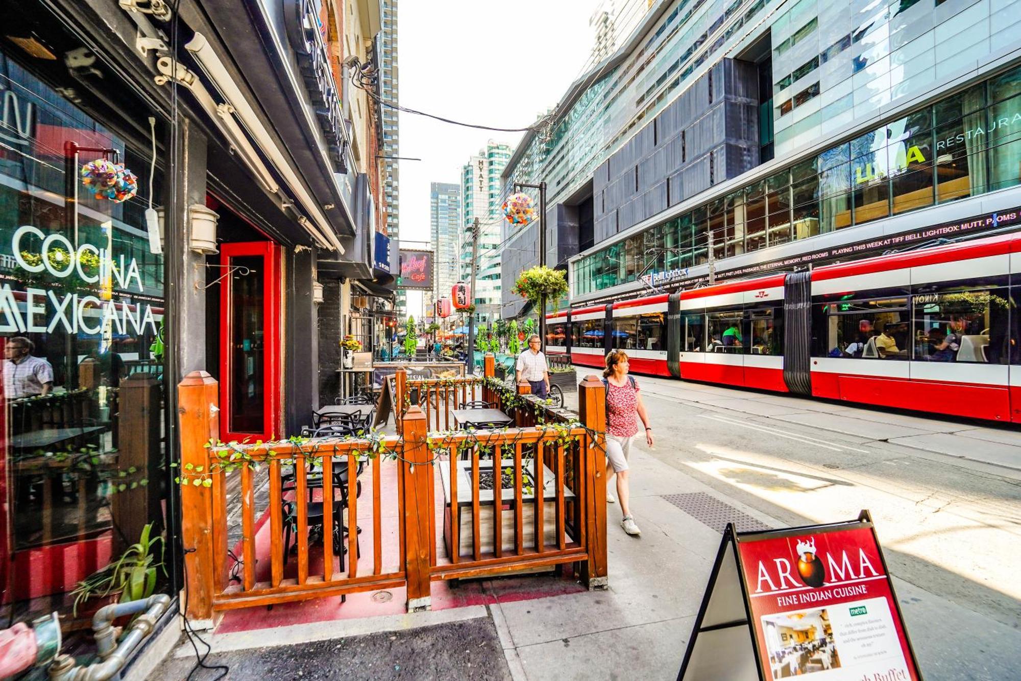 Chol Furnished Suites Heart Of Downtown Toronto, 2 Beds, Free Parking, Cn Tower View Buitenkant foto