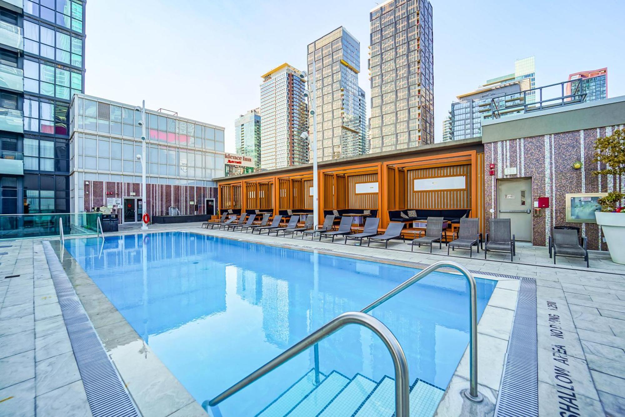 Chol Furnished Suites Heart Of Downtown Toronto, 2 Beds, Free Parking, Cn Tower View Buitenkant foto